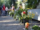 На торгівлю в людей з приміських сіл є дві години до наступної електрички