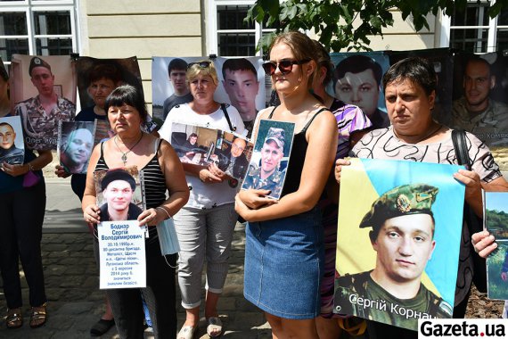По данным Красного Креста, 756 украинских семей разыскивают своих близких, пропавших в ходе войны в Донбассе
