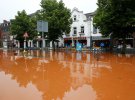 Вулиця затоплена після сильних дощів в Ерфтштадті, Німеччина/