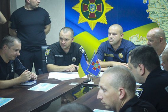 Нацгвардейцы и полицейские работают на улицах Одессы. Фото: Национальная полиция