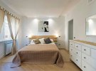 Интерьер спальни 2021: узкую комнату оформляют по-особому