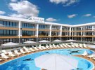 Готель Grand Sofia Hotel & Spa розташований на острові Бірючий, в екологічно чистій зоні поблизу Азово-Сиваського заповідника