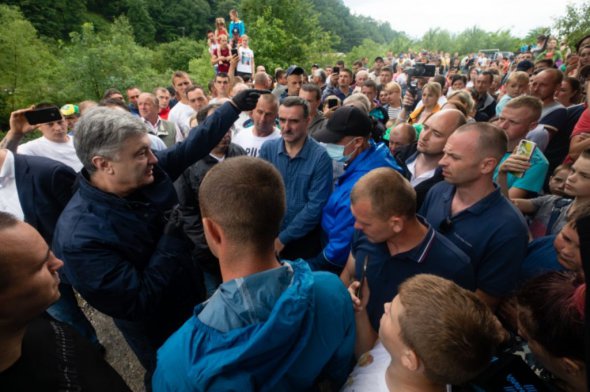 "Європейська Солідарність", Фонд Петра Порошенка і ГО "Справа Громад" передали більше 400 продуктових наборів постраждалим від повені у Закарпатській області