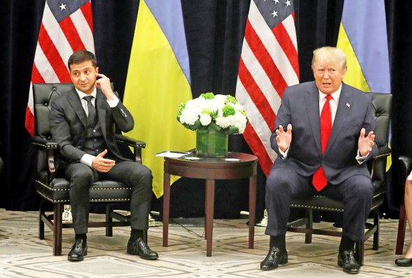Президент України Володимир Зеленський зустрічався у Нью-Йорку 25 вересня 2019 року під час 74-ї сесії Генеральної асамблеї Організації Об’єднаних Націй з американським колегою Дональдом Трампом
