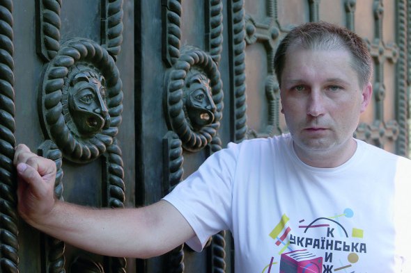 Тарас Шамайда наприкінці навчання у школі брав участь у мітингах на підтримку Закону ”Про мови в Українській РСР”. У вересні 1989 року став наймолодшим делегатом Установчого з’їзду Народного руху України. З 2007-го — співкоординатор руху ”Простір свободи”. Працював над мовним законом, який прийняли 2019 року