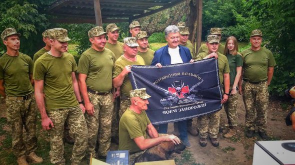 Лідер партії "Європейська Солідарність" Петро Порошенко передав комплект оптичної розвідки для 72-ої окремої механізованої бригади імені Чорних Запорожців