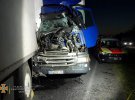 На трасі Бориспіль-Дніпро-Запоріжжя сталася смертельна ДТП за участю двох вантажівок і легкового автомобіля. Фото: dp.dsns.gov.ua