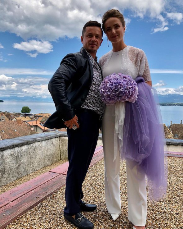 Элина Свитолина для свадьбы выбрала брючный костюм