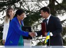 Зеленський також разом із президенткою країни Саломе Зурабішвілі і президентка Молдови Мая Санду схвалили Декларацію Батумського саміту