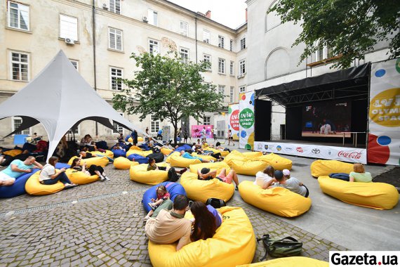 У дворику львівської Ратуші запрацювала безкоштовна фан-зона