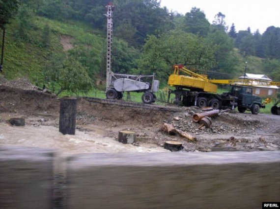 Разрушенный мост, Западная Украина. Крупнейшая катастрофа за века