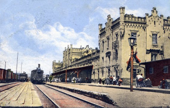 Показали старинные фото главного железнодорожного вокзала Киева