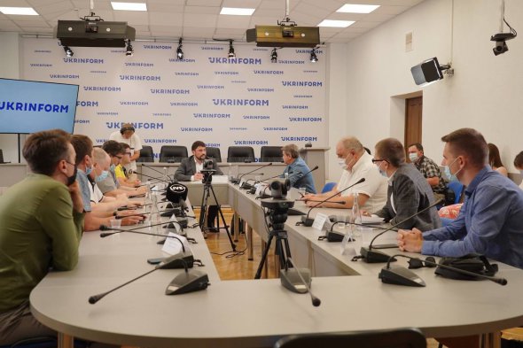 Експерти: "Поділ посад мера Києва і голови КМДА - єдиний шлях виходу з управлінського глухого кута"