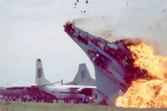 27 июля 2002 года на военном аэродроме "Скнылов" во Львове во время авиашоу, посвященного 60-летию 14-го авиационного корпуса Военно-воздушных сил Украины, на людей упал самолет Су-27