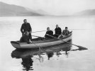 Монахи из аббатства Форт-Август ловят рыбу на озере Лох-Несс в Шотландии, 1935 год