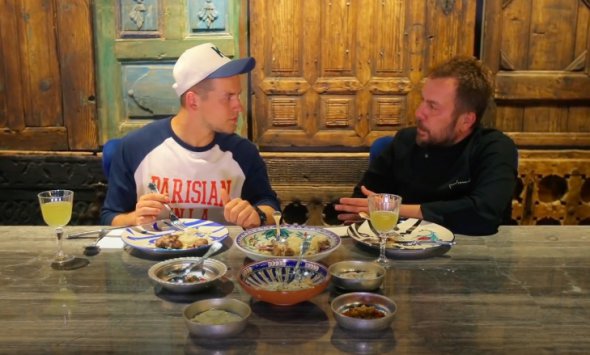 Ведучий Макашов знайшов собі гуру турецької кухні - це шеф Юнус Емре Аккор (праворуч)
