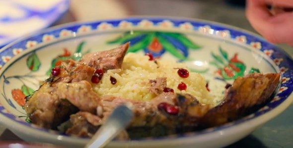 Основное блюдо на столе султана - рис с 20 зубчиками чеснока и томленная в тандыре ягнятина