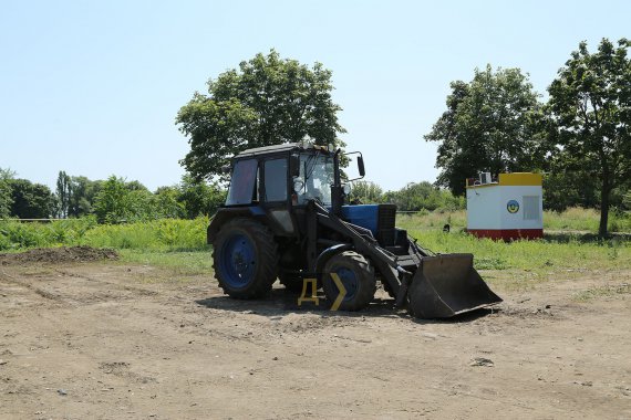 На месте захоронения жертв коммунистических репрессий на Шестом километре Овидиопольского шоссе возле аэропорта Одессы начали строительство.