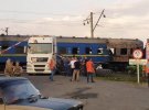 На Полтавщині зіткнулися вантажівка з комбайном і потяг з військовою технікою