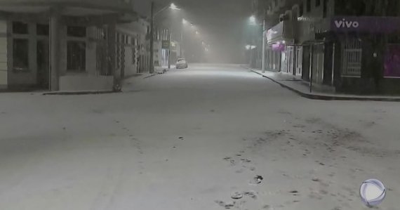 Бразильці радіють з рідкісної нагоди побачити сніг