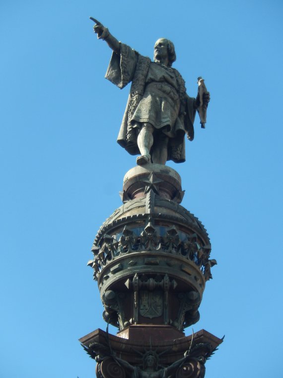 Исполнительница посоветовала найти памятник Христофору Колумбу с секретом