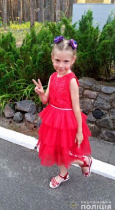 6-річна Мирослава Третяк із Старого Салтова на Харківщині пішля гуляти ввечері 28 липня й не повернулася. Опівночі  її знайшли вбитою в занедбаній будівлі за кілометр від дому 