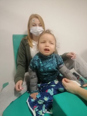 6-летней Виктории Четвертак из Запорожья лечат эпилептическую энцефалопатию, синдром Веста, тяжелую форму эпилепсии. На реабилитацию и обследование нужно около 70 тыс. грн.