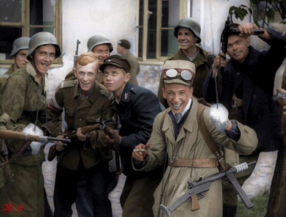 Учасників Варшавського повстання показали на кольоризованих фото