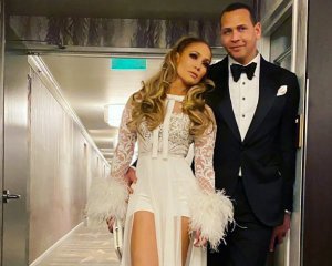 Американская певица Дженнифер Лопес и бейсболист Алекс Родригес официально расторгли помолвку еще в апреле