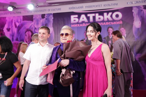 Михаил Поплавский презентовал песню "Батько" - о вечных человеческих ценностях, родительской любви, мудрости, поддержке и вере