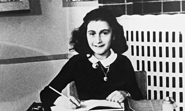 4 августа 1944 года гестапо обнаружило тайник и арестовало в Амстердаме 15-летнюю Анну Франк и ее семью, которые скрывались в подземелье фабрики течение 25 месяцев. Там Анна вела дневник, который впоследствии стал всемирно известным