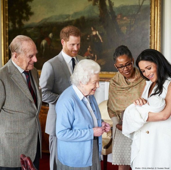 6-го травня 2019-го Гаррі та Меган уперше стали батьками. Вже через два дні вони представили новонародженого Арчі Гаррісона королівській родині. 