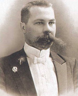 Адвокат Микола Міхновський був прихильником розпаду Російської імперії і перетворення її на спільноту пов'язаних спільною історією країн і народів