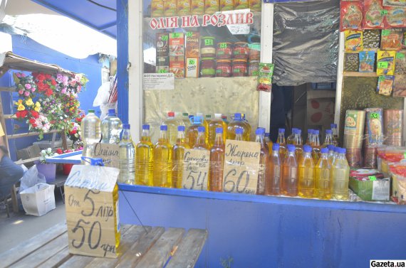 На ринку в Полтаві продають олію на розлив
