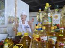 Олександра Шупа  30 років продає на ринку олію