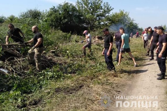 На Тернопольщине нашли кости, которые могут принадлежать пропавшему 17 лет назад парню. Его убило током, а друзья испугались и вывезли тело на свалку