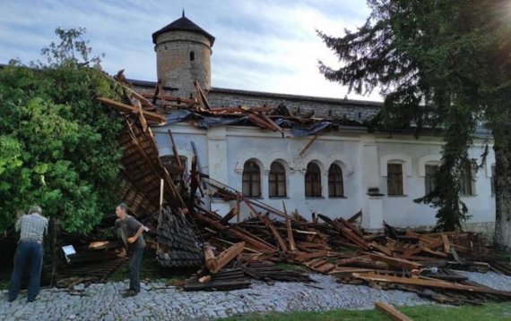 Ураган сорвал покров башни в Каменец-Подольской крепости
