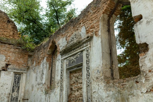 Руины часовни в Олыке