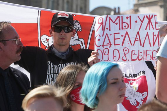 На площади Независимости в Киеве состоялась акция в память о погибшем председателя "Белорусского дома в Украине" Виталия Шишова