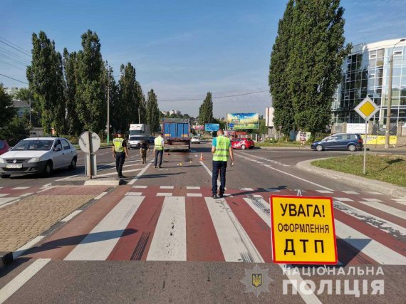 У Рівному 77-річна жінка загинула під  колесами вантажівки, коли переходила дорогу пішохідним переходом