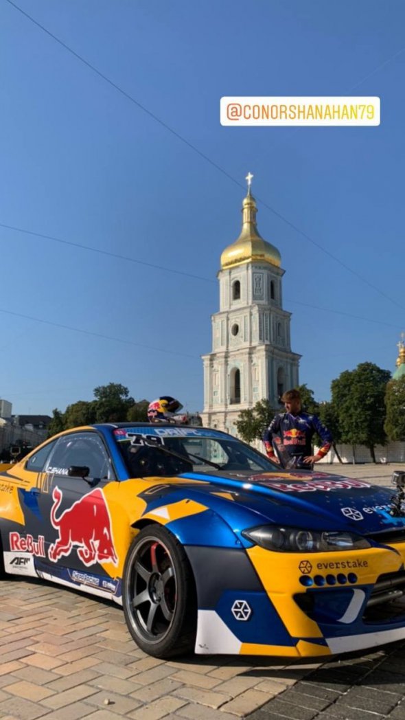 На Софиевской площади провели съемку рекламного ролика для компании Red Bull