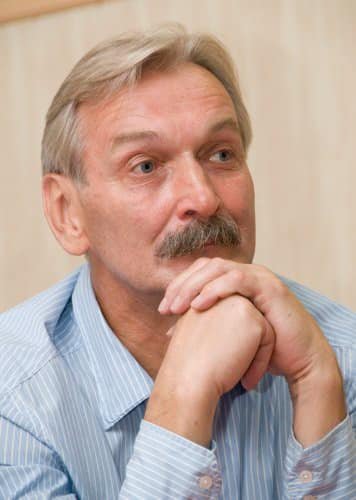Народного артиста Украины 75-летнего Владимира Талашко обвинили в сексуальных домогательствах к студенткам. Делал это в течение 20 лет и по одной и той же схеме