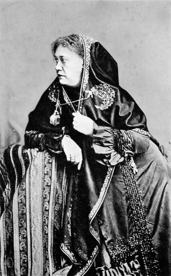 Олена Блаватська здійснила три навколосвітні подорожі. Захоплювалася спіритизмом. За це її видворили з Індії. Поселилася в Лондоні, де видала ”Таємну доктрину”, що стала основною для прихильників теософії