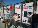 Протягом двох місяців виставку намагалися знищити чотири рази. Щоразу банери відновлювали