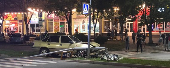 У Чернігові на пішохідному переході водійка Daewoo Nexia збила поліцейського Олега Шерпатого.   Чоловік загинув на місці