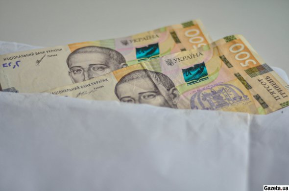 За даними податківців, в Україні щорічно в конвертах виплачують 500 мільярдів гривень