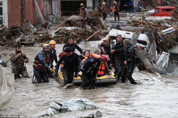 Последствия наводнения в Турции