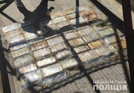 В Одеському порту правоохоронці виявили майже 60 кг кокаїну на млн
