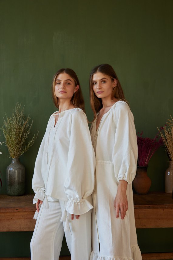 Дизайнер Андре Тан выпустил лимитированную коллекцию платьев и блузок с использованием решетиловской вышивки