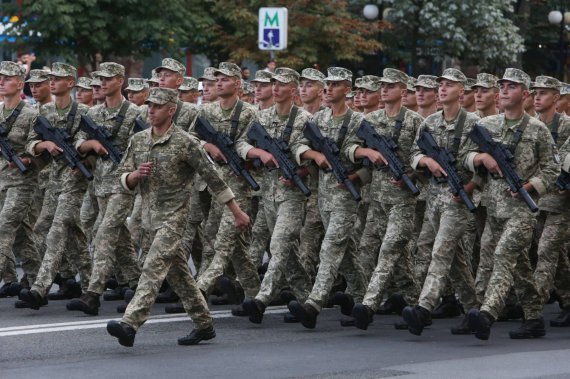 В Киеве состоялась первая репетиция парада войск ко Дню Независимости. Фото: Сергей Старостенко, Gazeta.ua